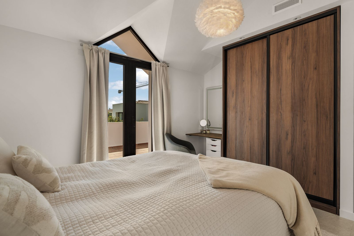 4 Bed, 4 Bath, HouseFor Sale, Nueva Andalucia, Malaga
