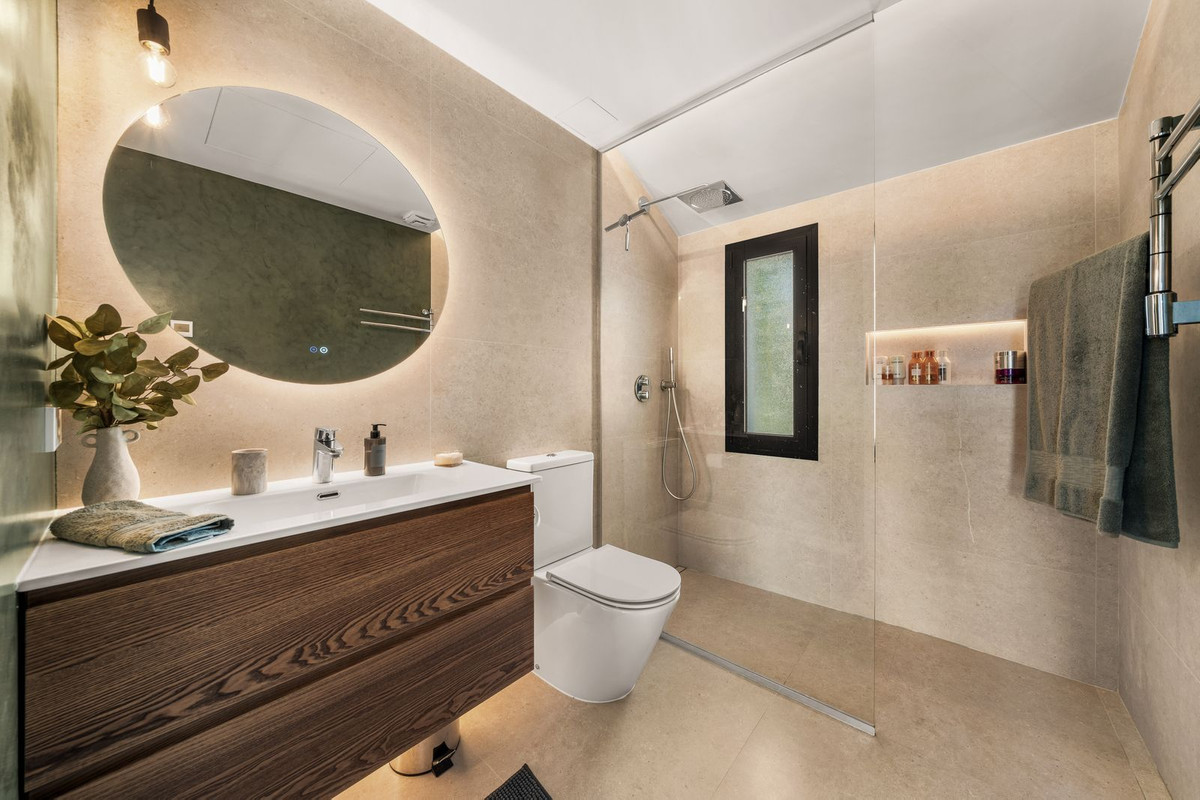 4 Bed, 4 Bath, HouseFor Sale, Nueva Andalucia, Malaga