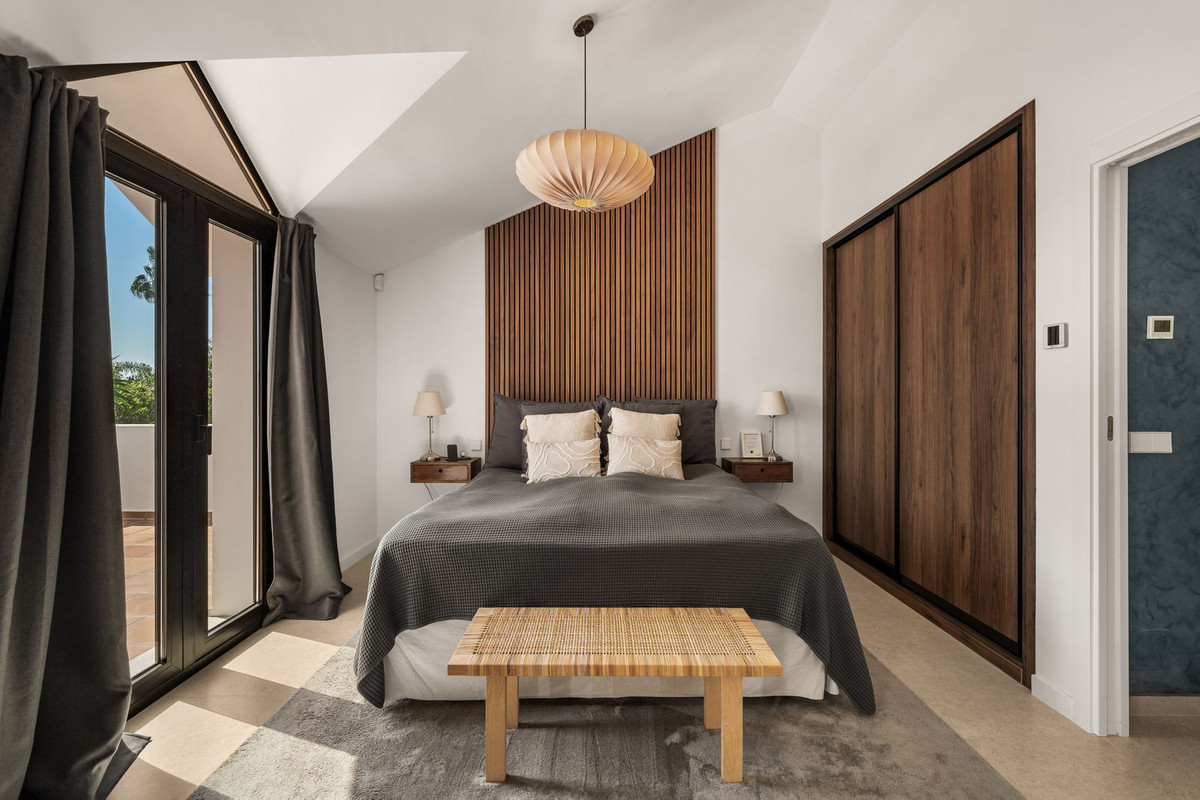 4 Bed, 4 Bath, HouseFor Sale, Nueva Andalucia, Malaga