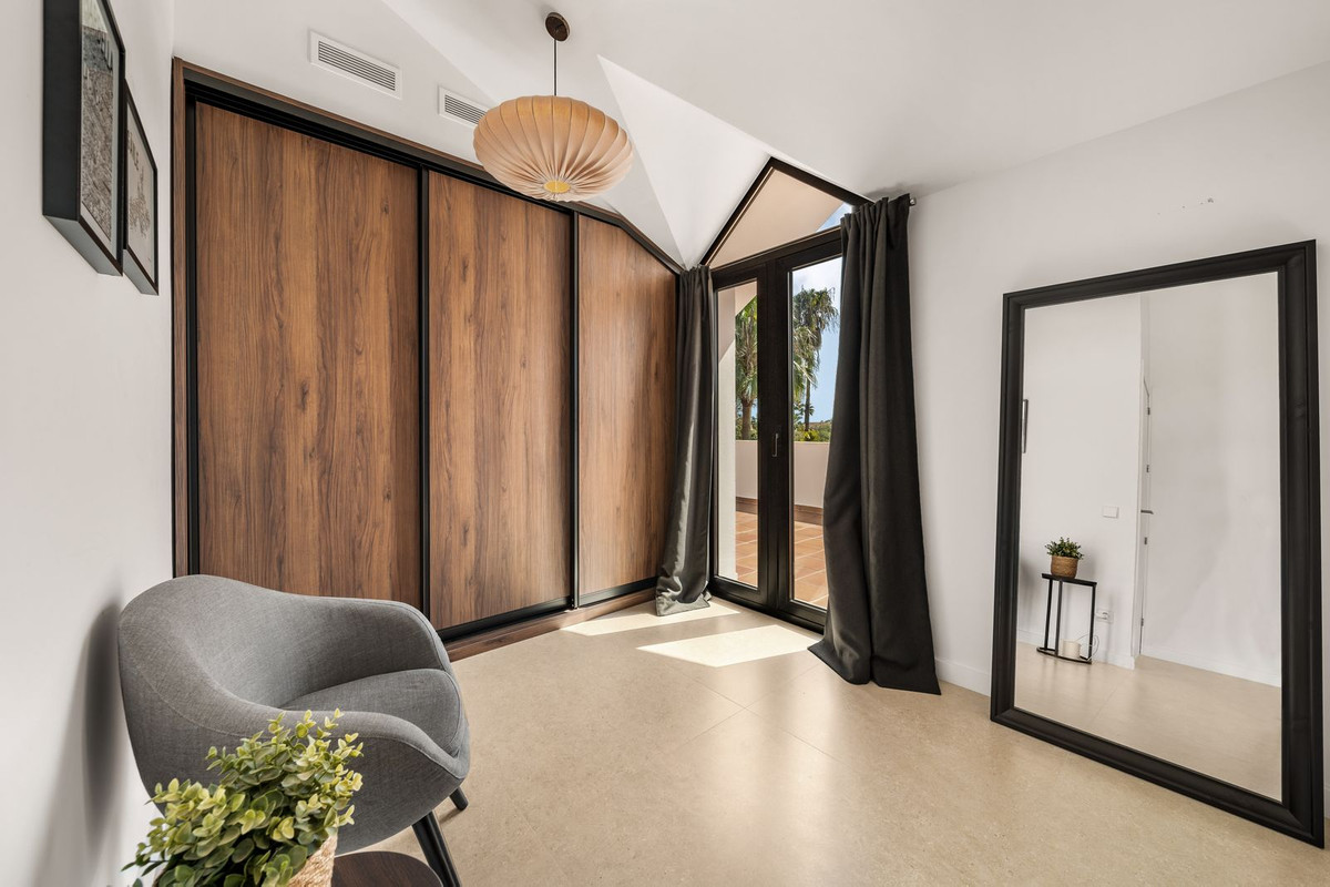 4 Bed, 4 Bath, HouseFor Sale, Nueva Andalucia, Malaga