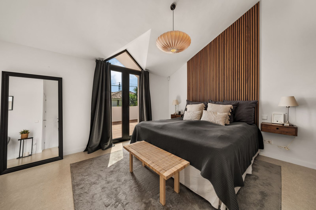 4 Bed, 4 Bath, HouseFor Sale, Nueva Andalucia, Malaga