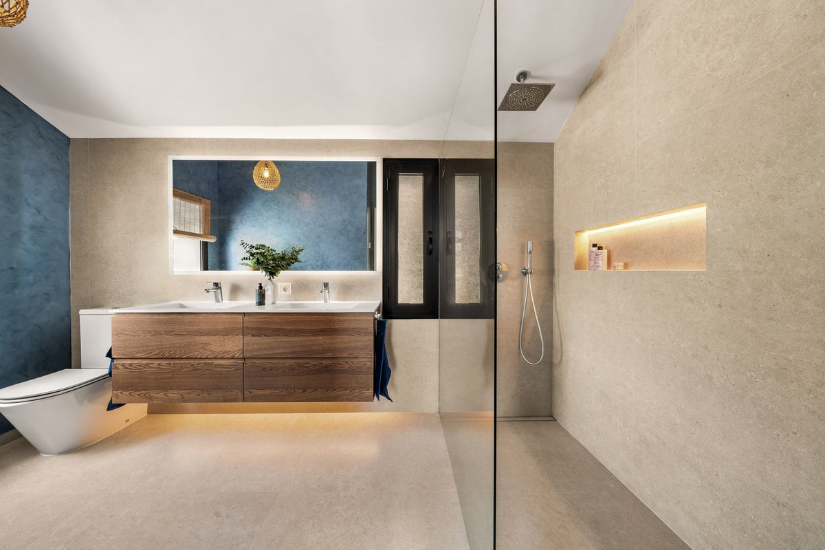 4 Bed, 4 Bath, HouseFor Sale, Nueva Andalucia, Malaga