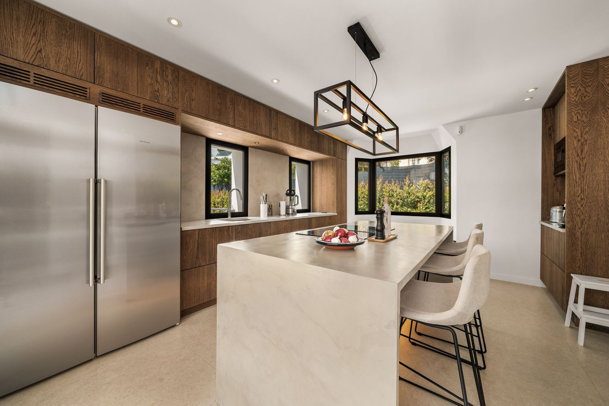 4 Bed, 4 Bath, HouseFor Sale, Nueva Andalucia, Malaga