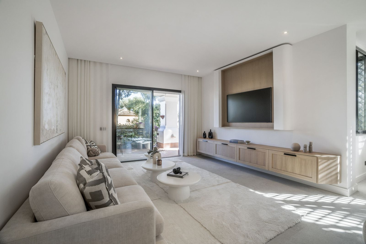 3 Bed, 3 Bath, ApartmentFor Sale, Sierra Blanca, Malaga