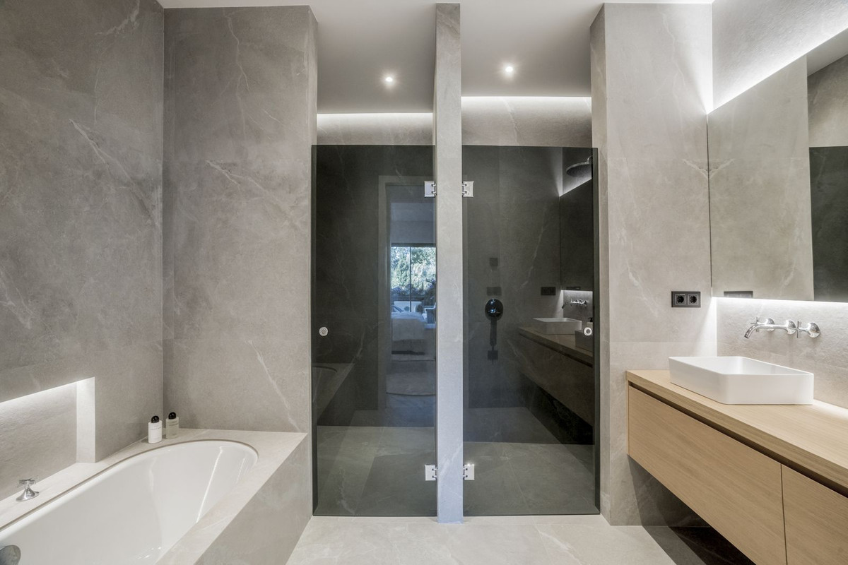 3 Bed, 3 Bath, ApartmentFor Sale, Sierra Blanca, Malaga