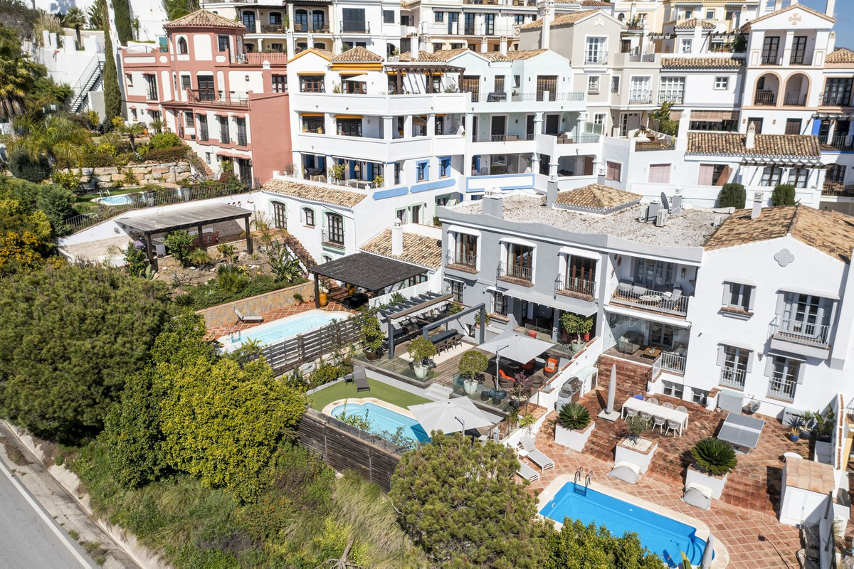 5 Bed, 4 Bath, HouseFor Sale, Benahavis, Malaga