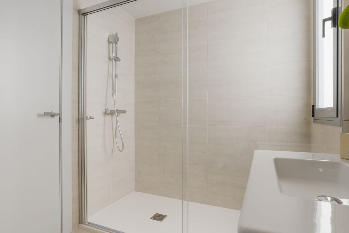 2 Bed, 2 Bath, ApartmentFor Sale, Estepona, Malaga