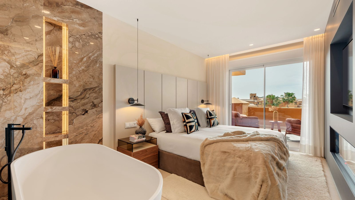 3 Bed, 2 Bath, ApartmentFor Sale, Estepona, Malaga