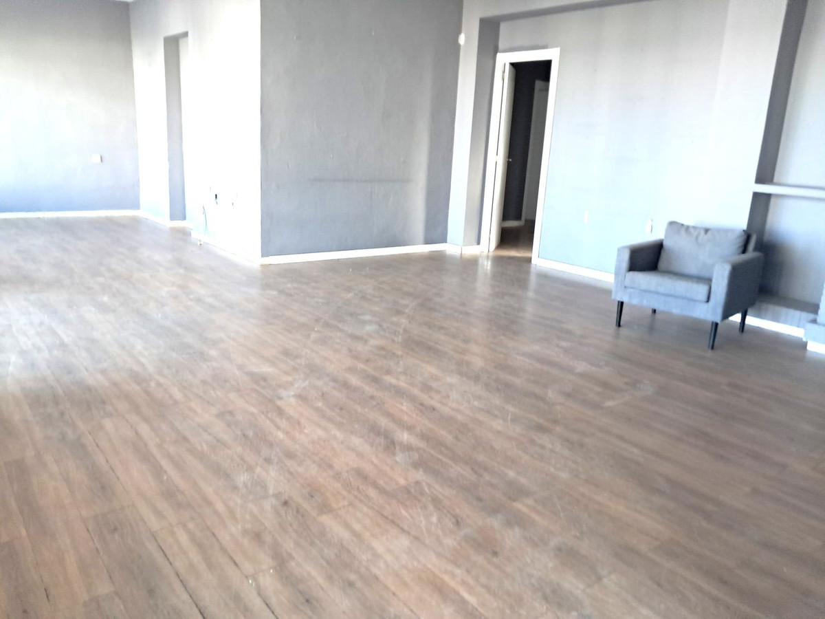 5 Bed, 2 Bath, HouseFor Sale, Estepona, Malaga