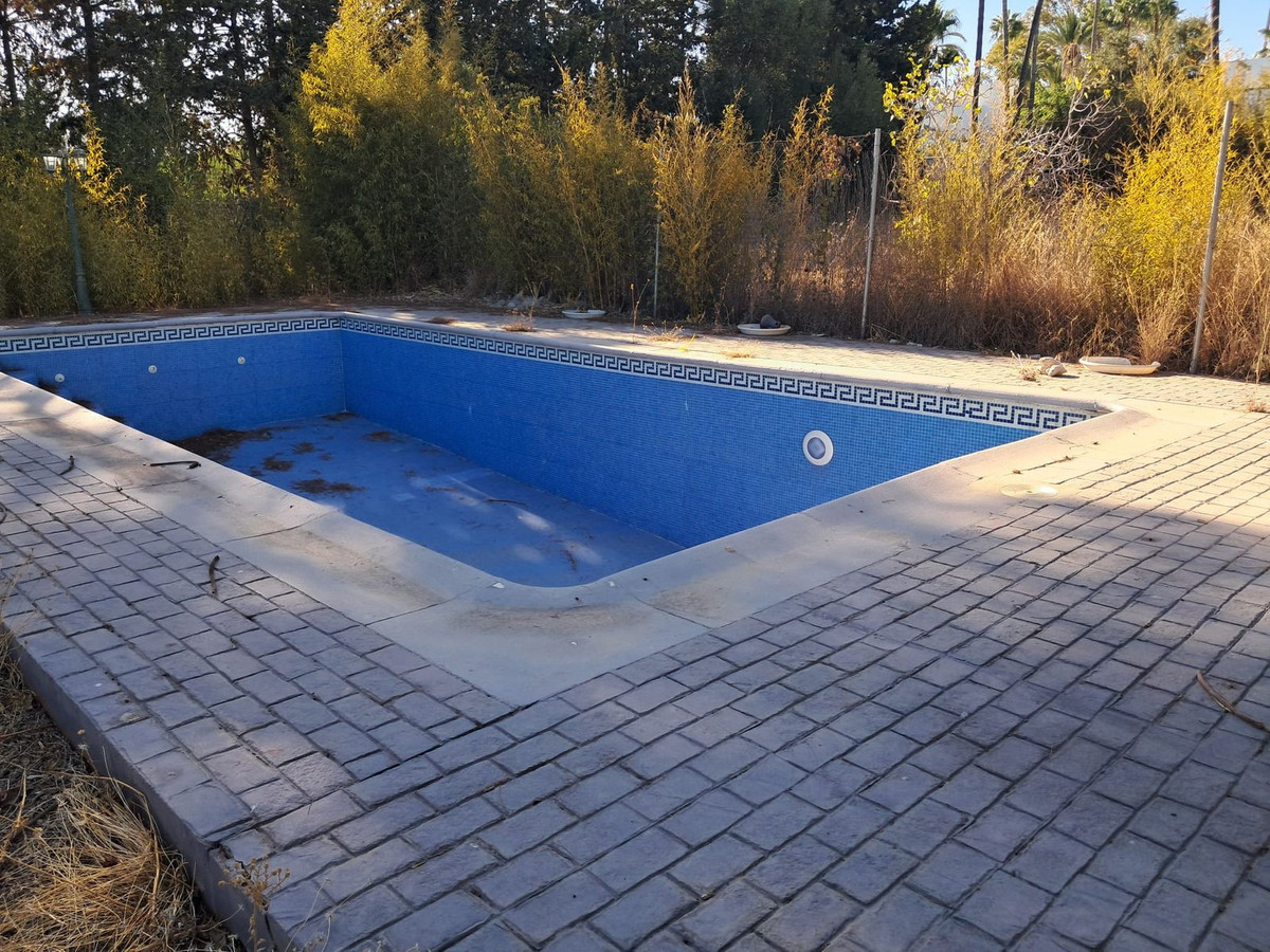 5 Bed, 2 Bath, HouseFor Sale, Estepona, Malaga