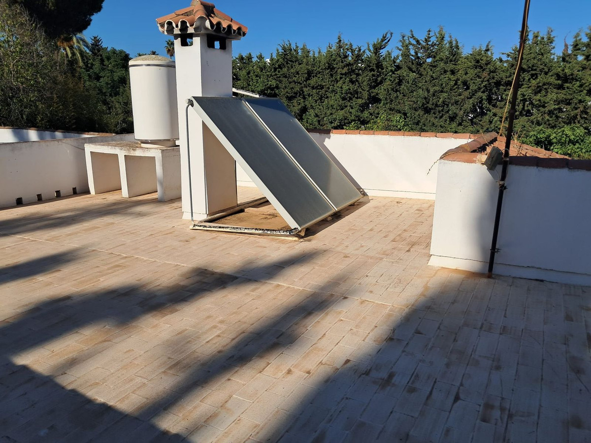 5 Bed, 2 Bath, HouseFor Sale, Estepona, Malaga