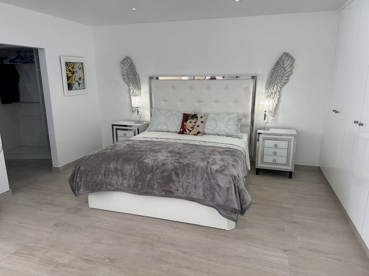 5 Bed, 4 Bath, HouseFor Sale, Estepona, Malaga