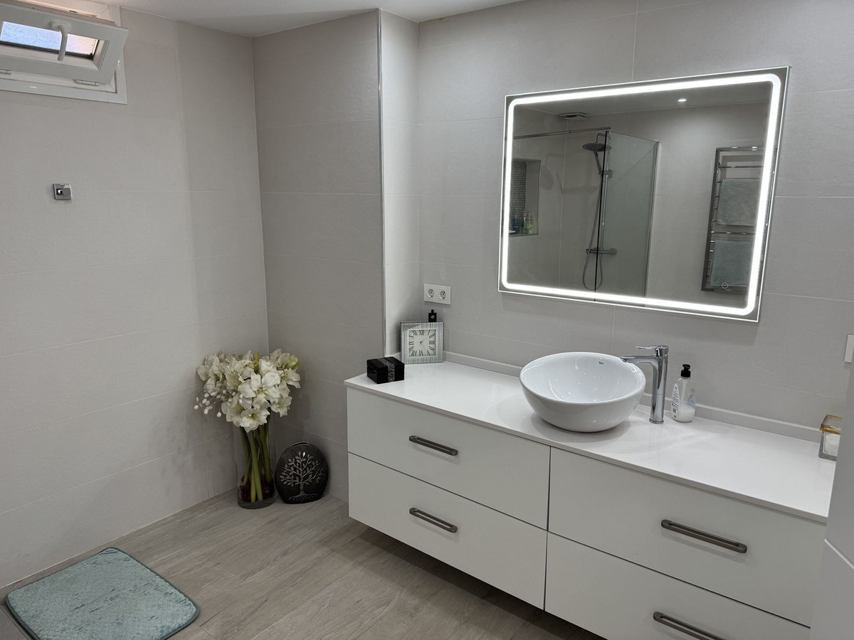 5 Bed, 4 Bath, HouseFor Sale, Estepona, Malaga