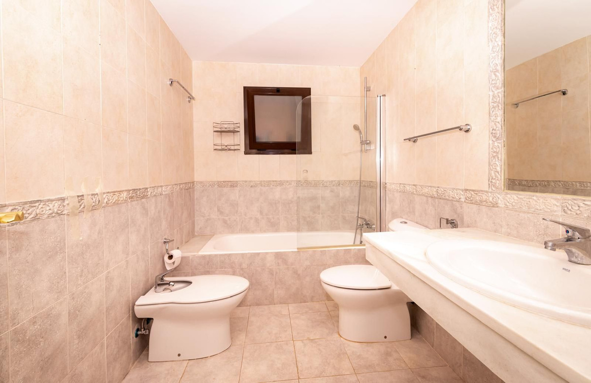 4 Bed, 3 Bath, ApartmentFor Sale, Hacienda del Sol, Malaga
