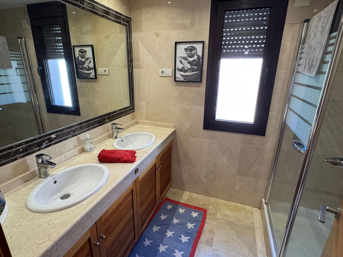 4 Bed, 3 Bath, HouseFor Sale, Estepona, Malaga