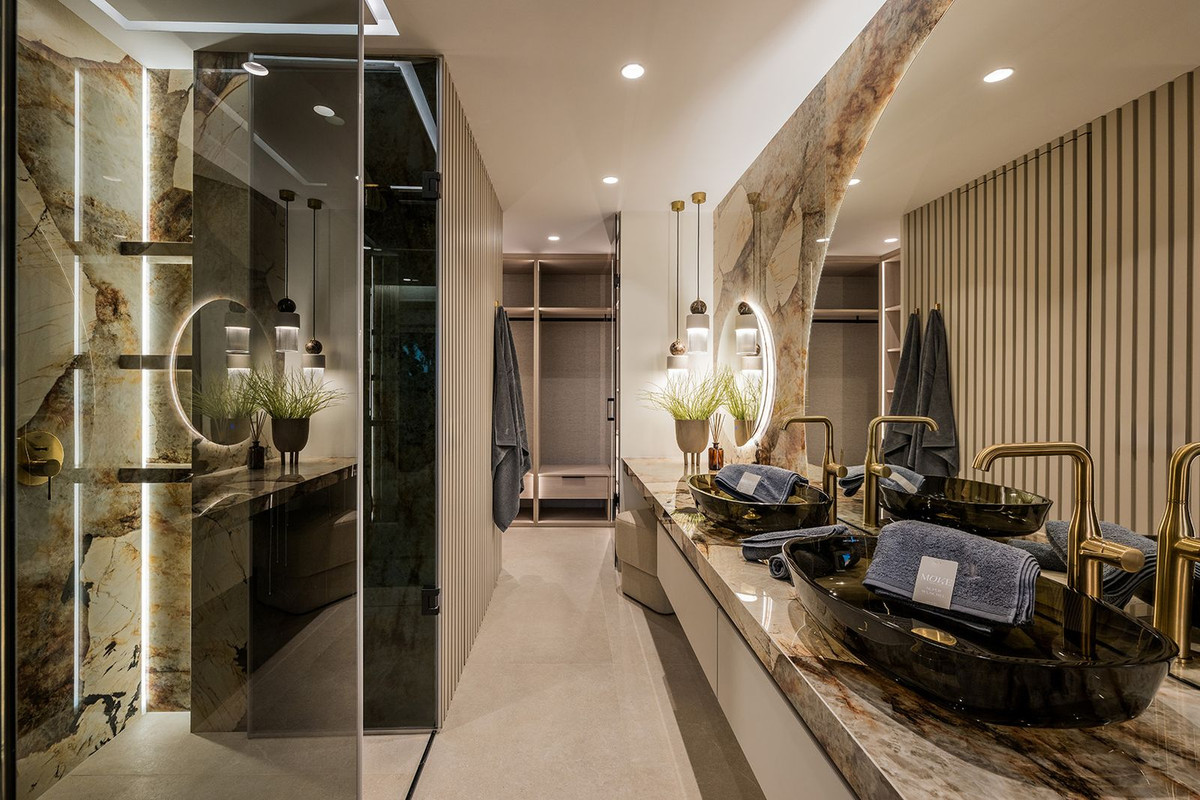 3 Bed, 2 Bath, ApartmentFor Sale, New Golden Mile, Malaga