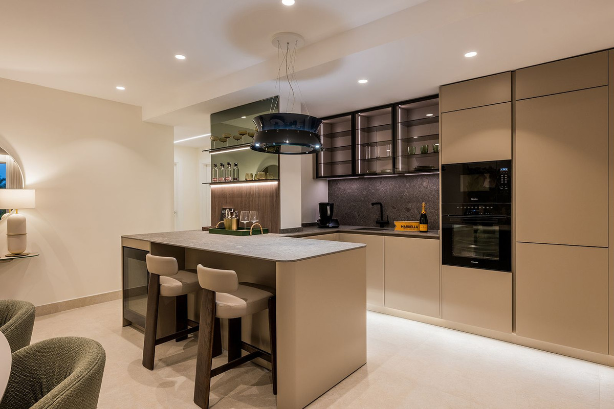 3 Bed, 2 Bath, ApartmentFor Sale, New Golden Mile, Malaga