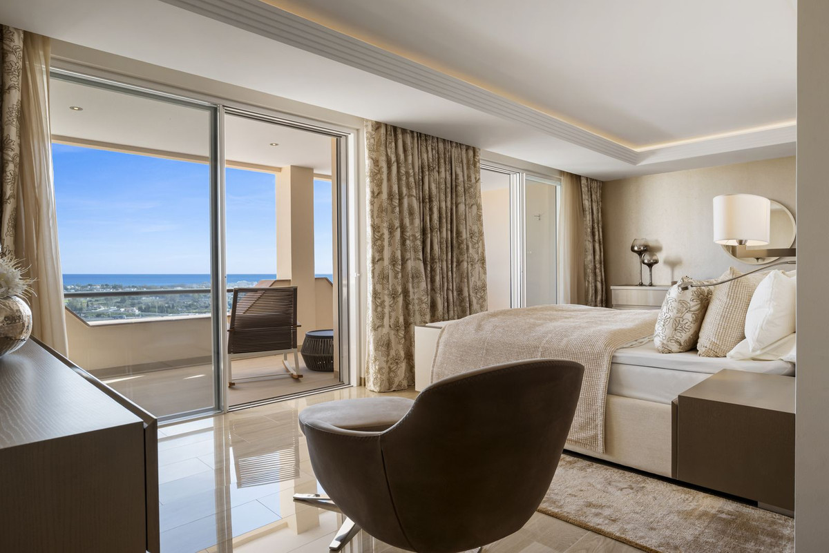 4 Bed, 3 Bath, ApartmentFor Sale, Los Almendros, Malaga