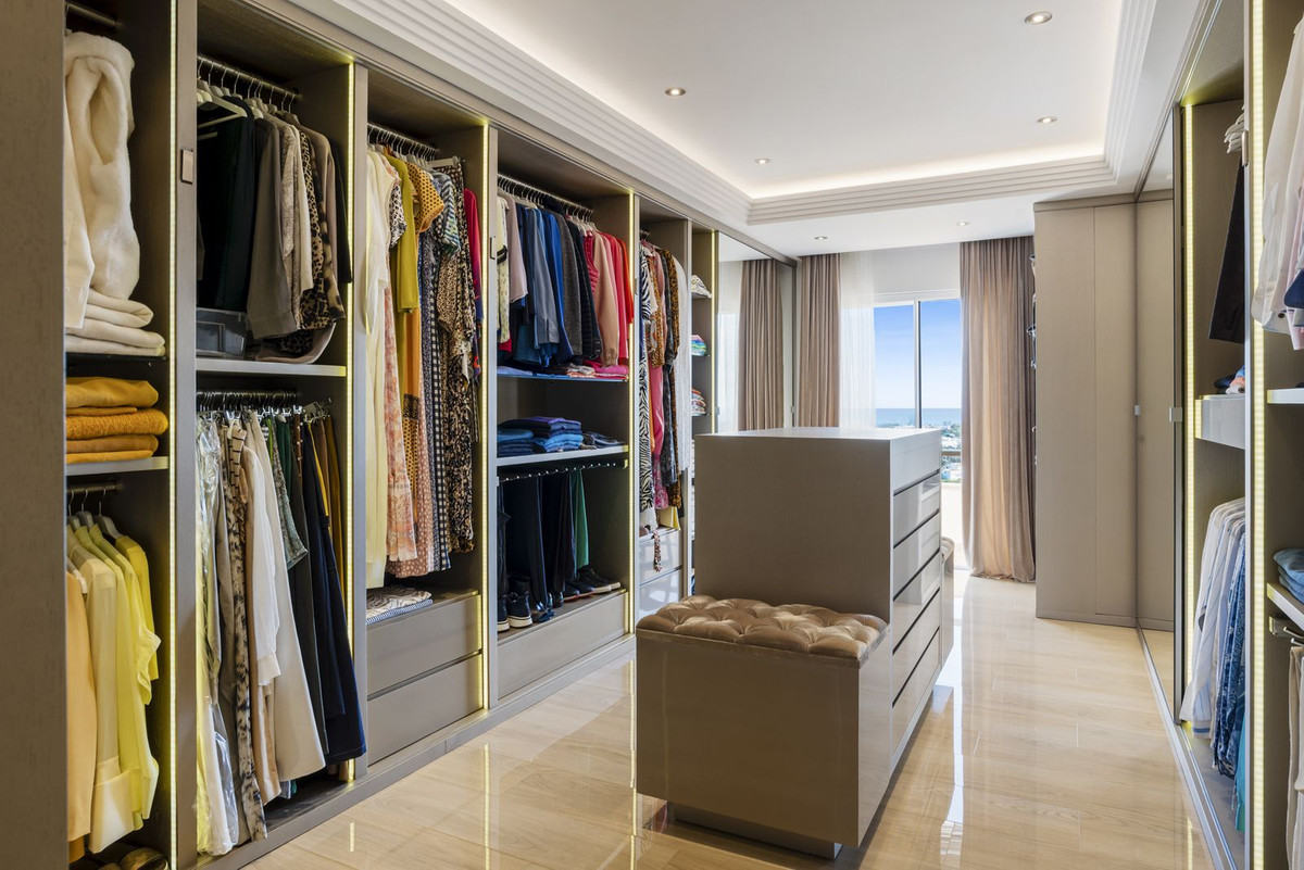 4 Bed, 3 Bath, ApartmentFor Sale, Los Almendros, Malaga