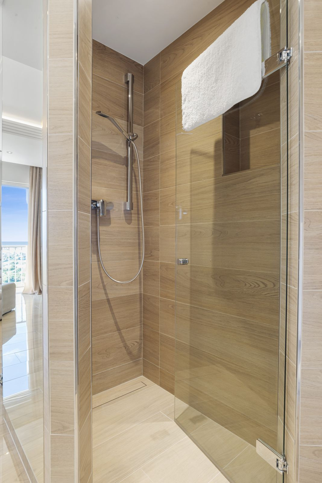 4 Bed, 3 Bath, ApartmentFor Sale, Los Almendros, Malaga