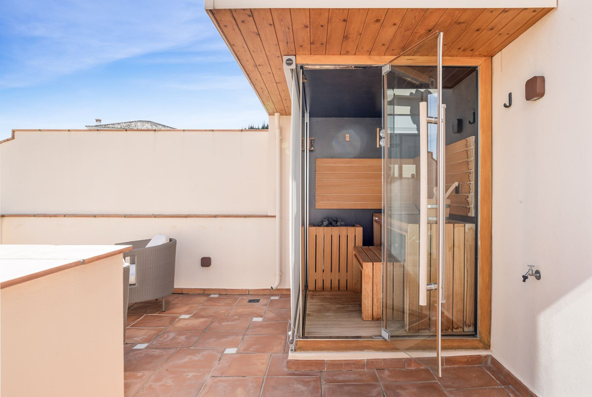 4 Bed, 3 Bath, ApartmentFor Sale, Los Almendros, Malaga