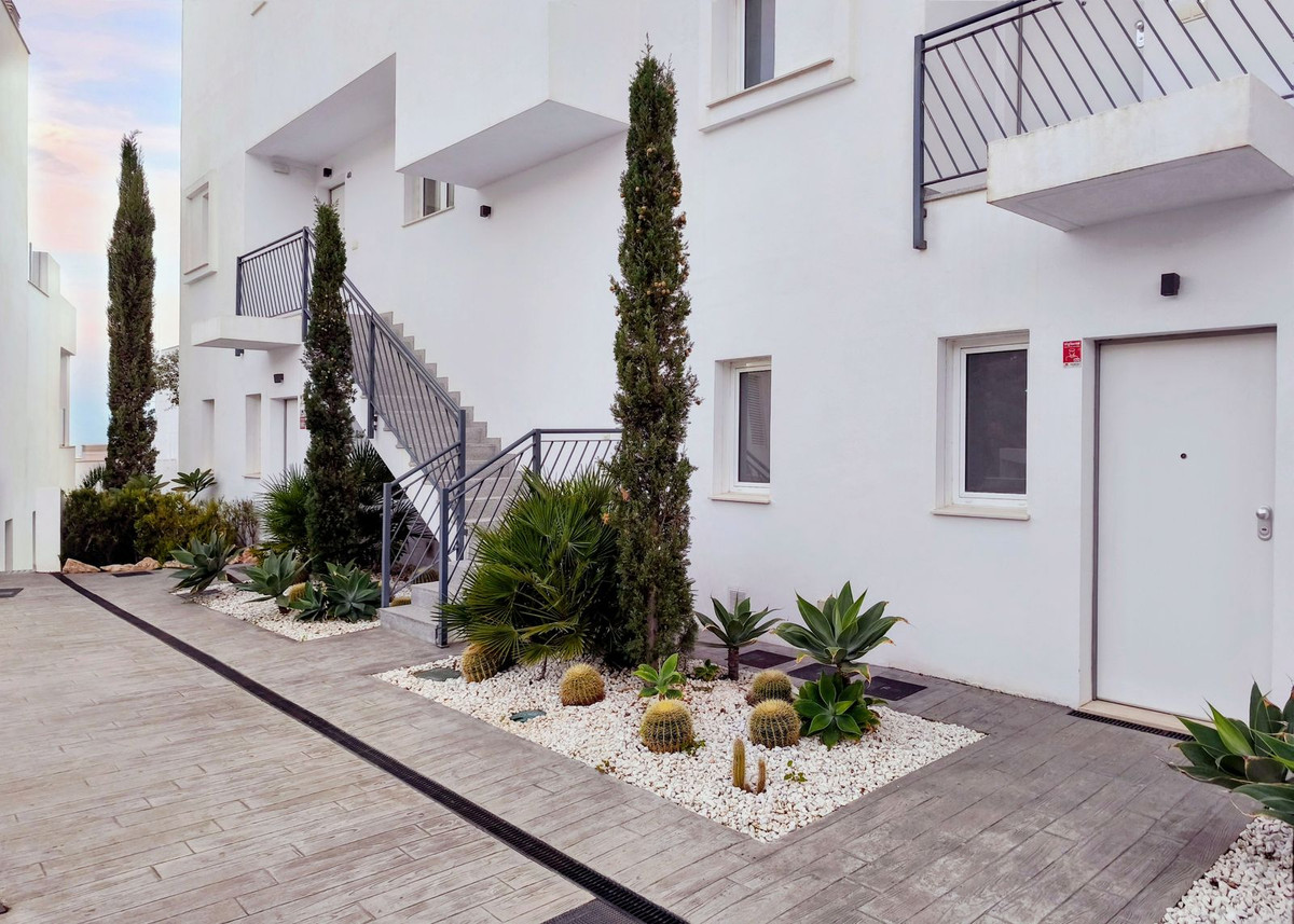 3 Bed, 3 Bath, ApartmentFor Sale, Los Monteros, Malaga