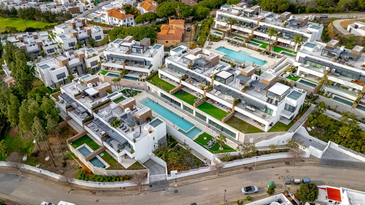 3 Bed, 2 Bath, ApartmentFor Sale, Cabopino, Malaga