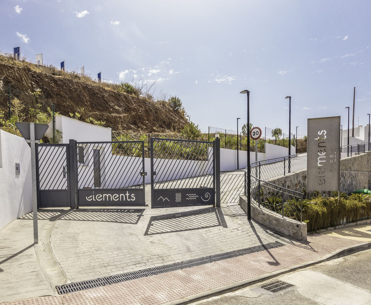 3 Bed, 3 Bath, ApartmentFor Sale, Los Monteros, Malaga