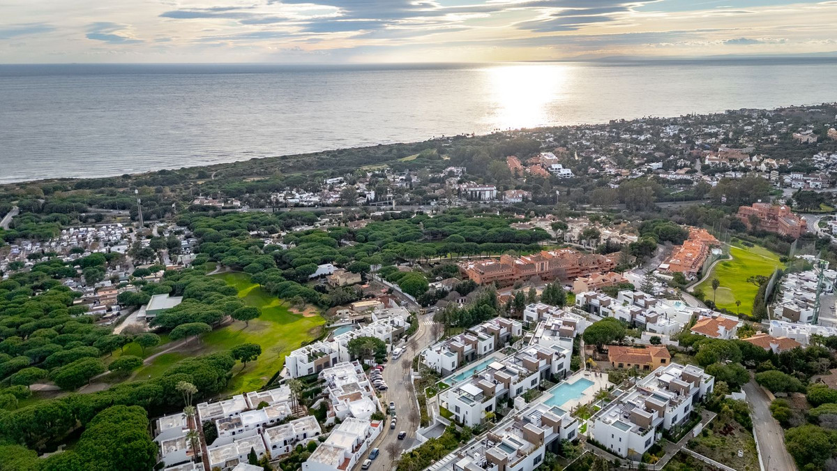 3 Bed, 2 Bath, ApartmentFor Sale, Cabopino, Malaga