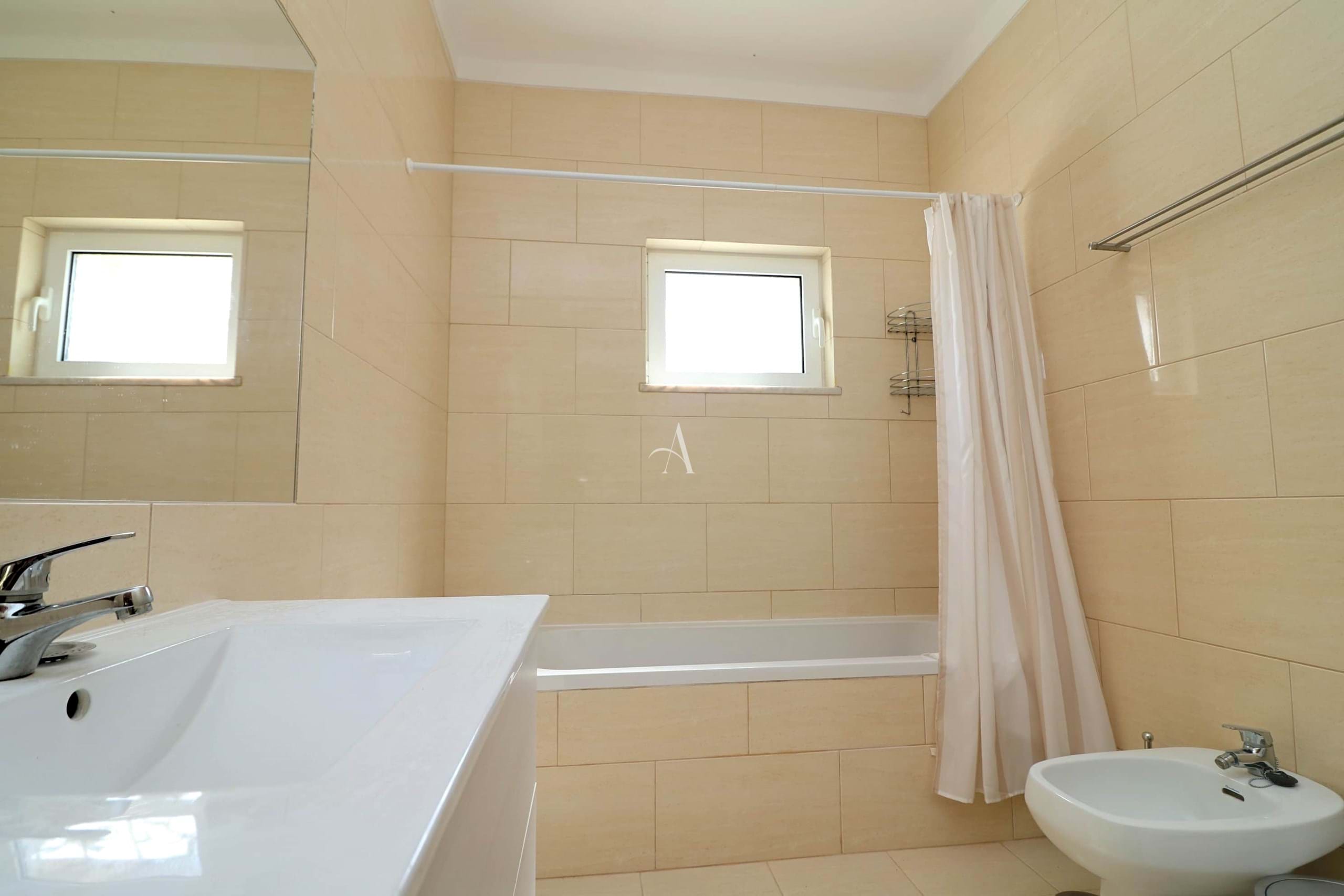 4 Bed, 3 Bath, HouseFor Sale, Loulé, Faro, 810-221