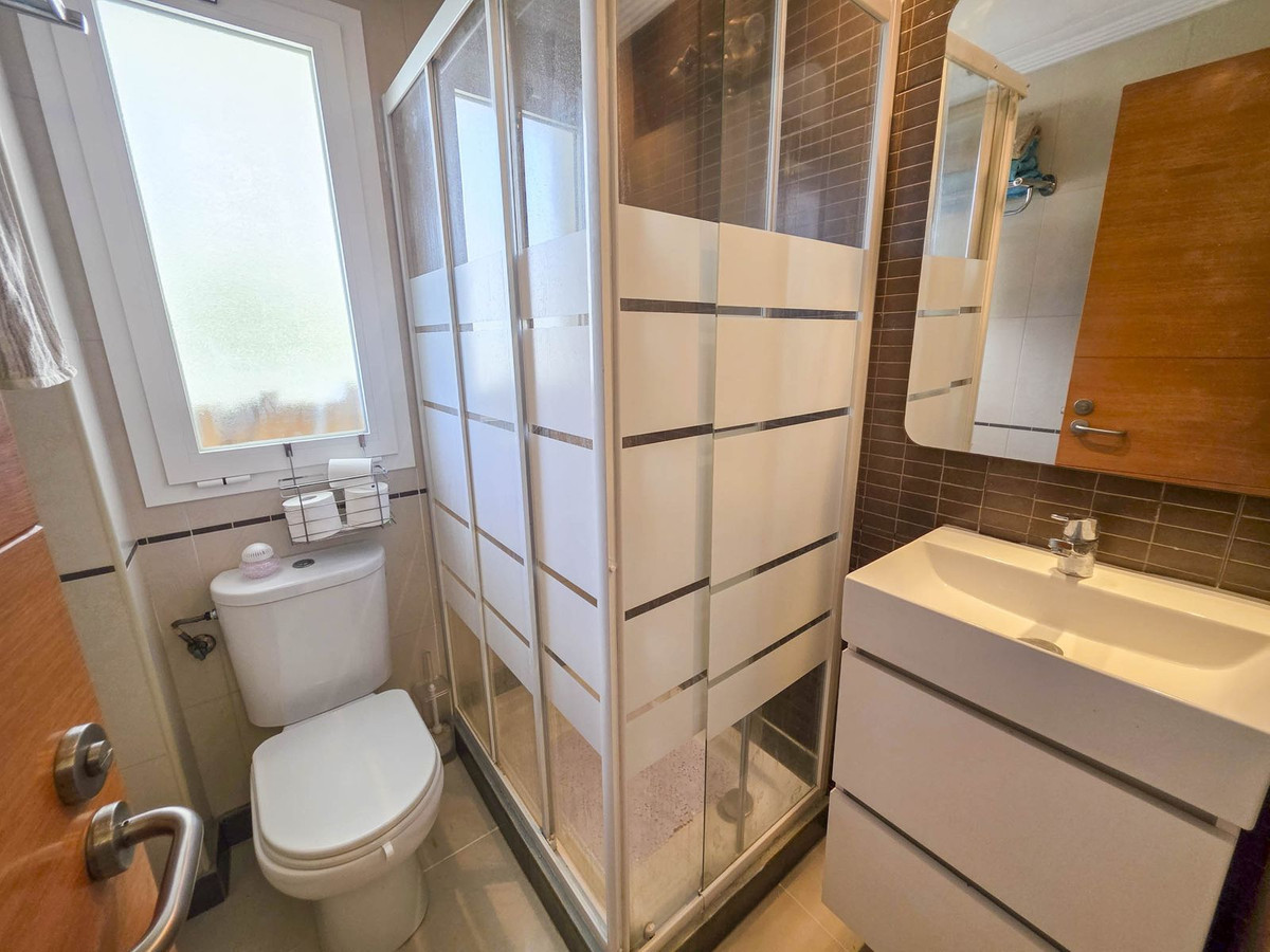 3 Bed, 2 Bath, ApartmentFor Sale, La Duquesa, Malaga