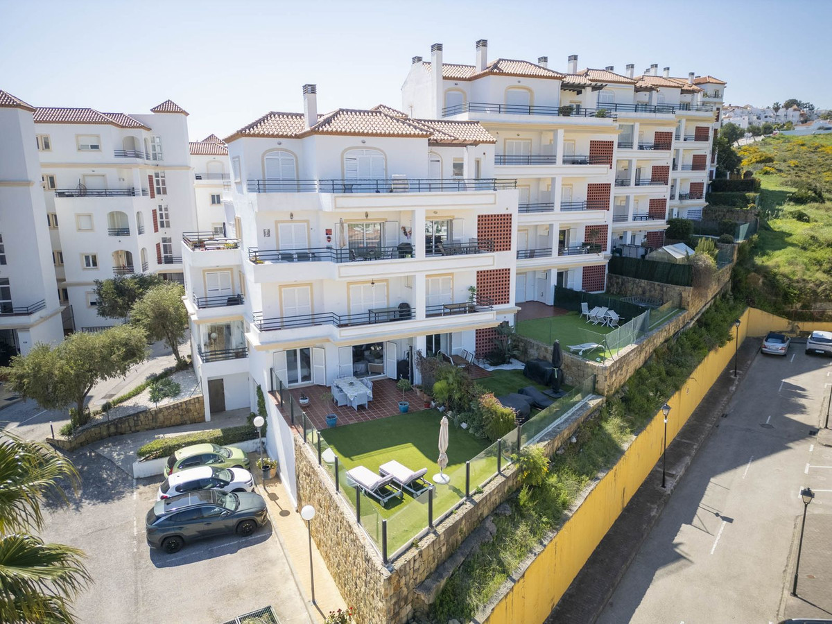 3 Bed, 2 Bath, ApartmentFor Sale, La Duquesa, Malaga
