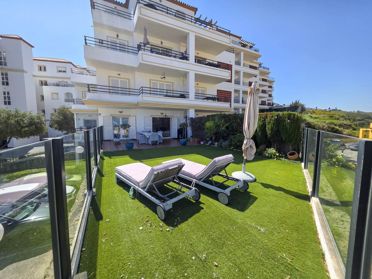 3 Bed, 2 Bath, ApartmentFor Sale, La Duquesa, Malaga