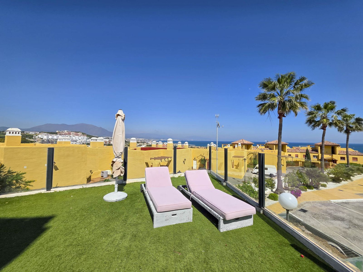 3 Bed, 2 Bath, ApartmentFor Sale, La Duquesa, Malaga
