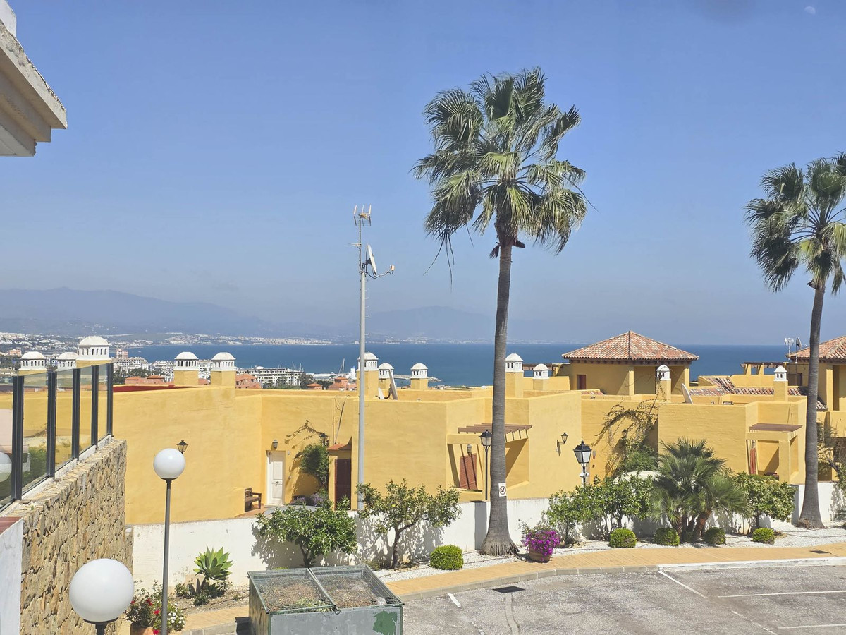 3 Bed, 2 Bath, ApartmentFor Sale, La Duquesa, Malaga