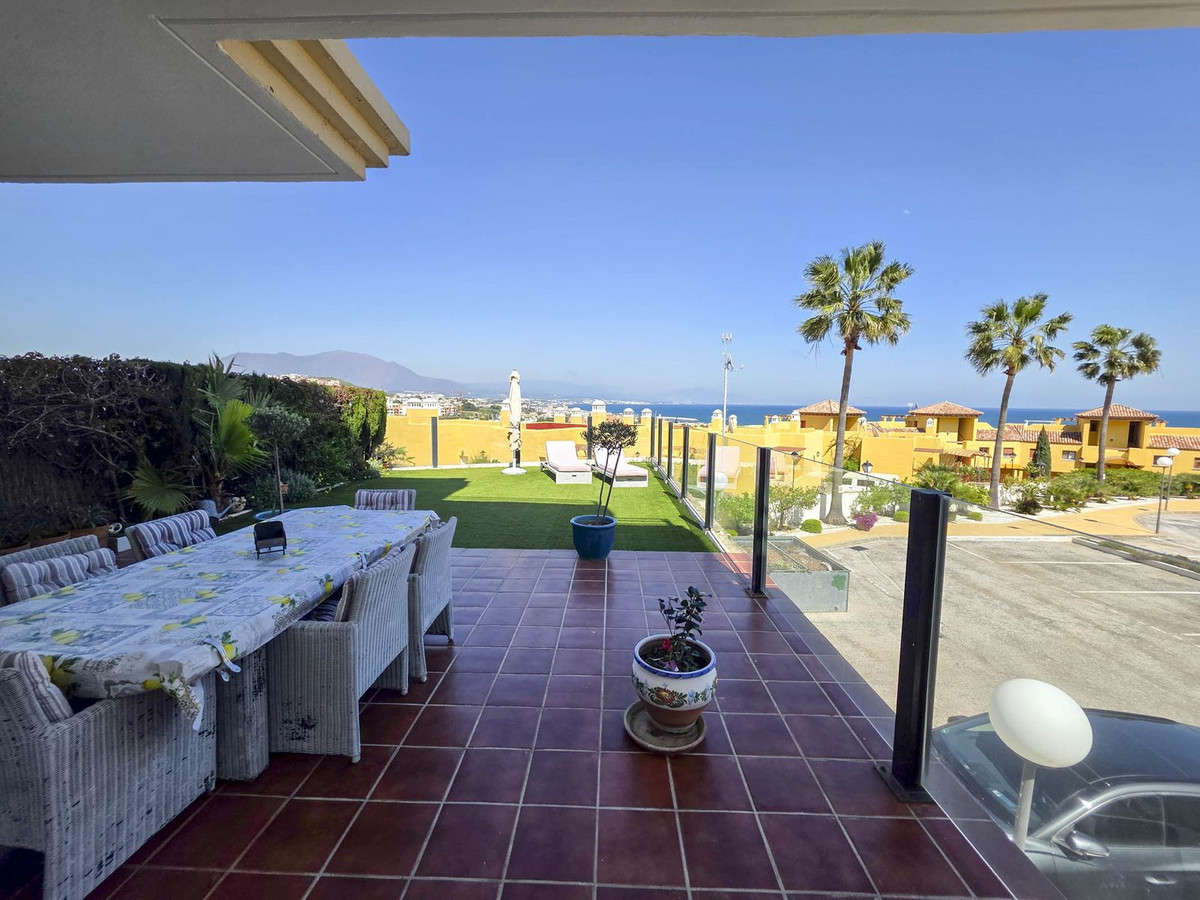 3 Bed, 2 Bath, ApartmentFor Sale, La Duquesa, Malaga