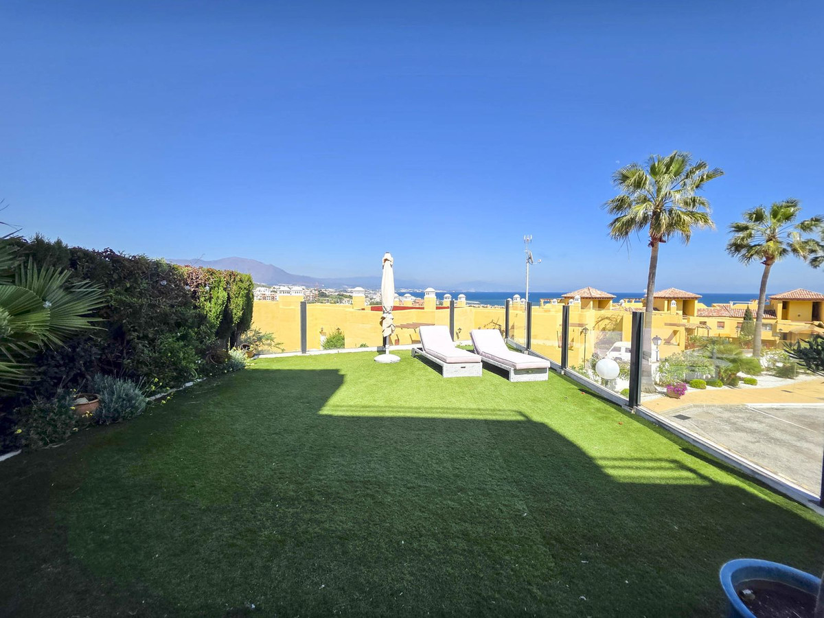 3 Bed, 2 Bath, ApartmentFor Sale, La Duquesa, Malaga
