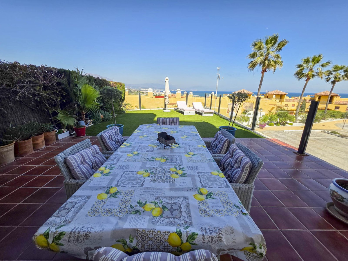 3 Bed, 2 Bath, ApartmentFor Sale, La Duquesa, Malaga