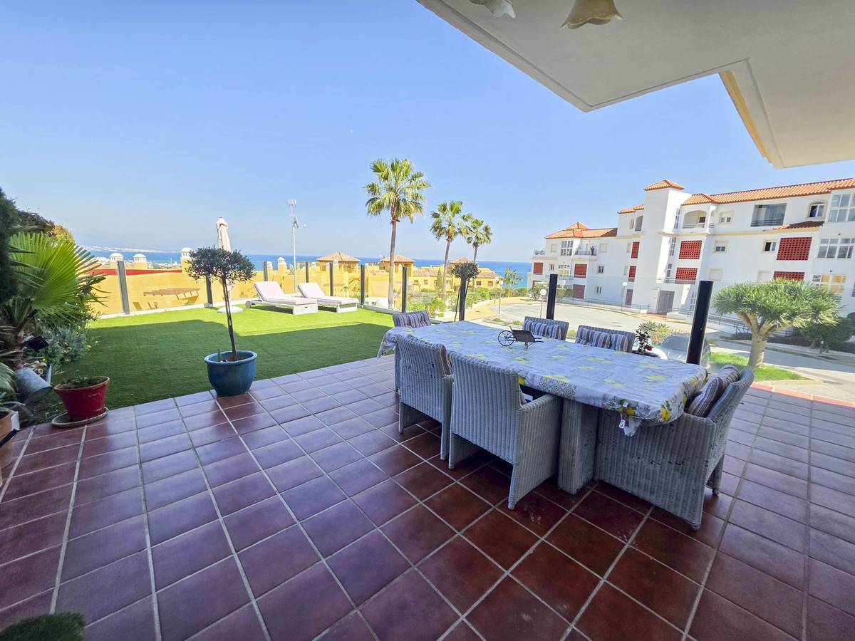 3 Bed, 2 Bath, ApartmentFor Sale, La Duquesa, Malaga