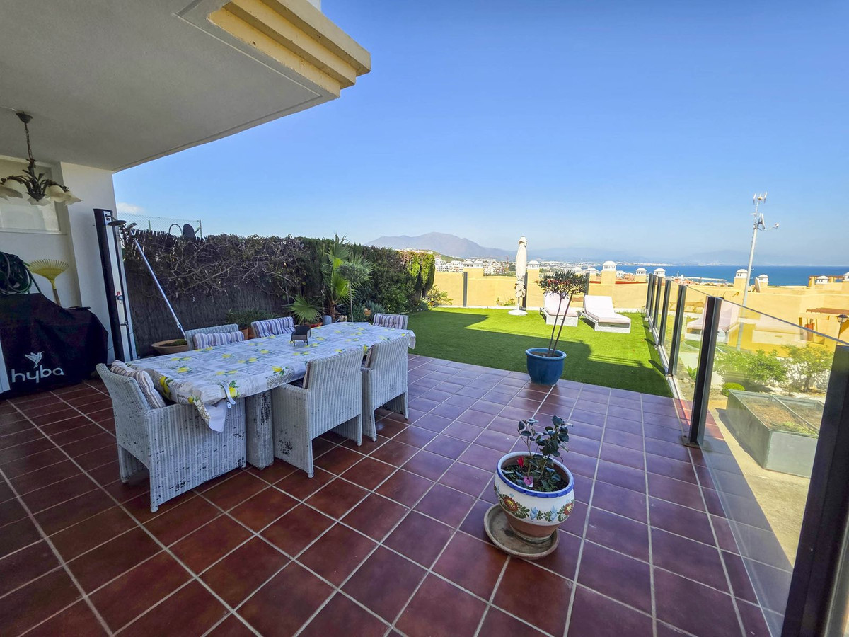 3 Bed, 2 Bath, ApartmentFor Sale, La Duquesa, Malaga