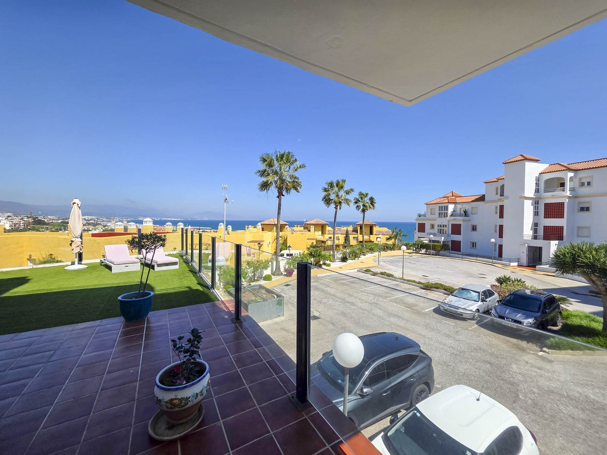 3 Bed, 2 Bath, ApartmentFor Sale, La Duquesa, Malaga