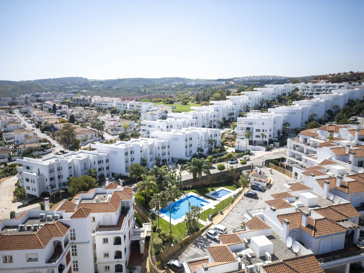 3 Bed, 2 Bath, ApartmentFor Sale, La Duquesa, Malaga