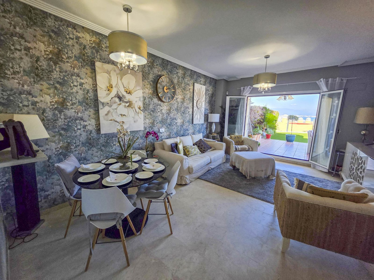 3 Bed, 2 Bath, ApartmentFor Sale, La Duquesa, Malaga