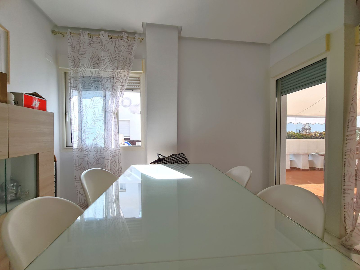 3 Bed, 2 Bath, ApartmentFor Sale, Estepona, Malaga