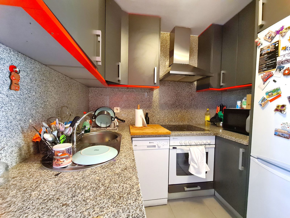 3 Bed, 2 Bath, ApartmentFor Sale, Estepona, Malaga
