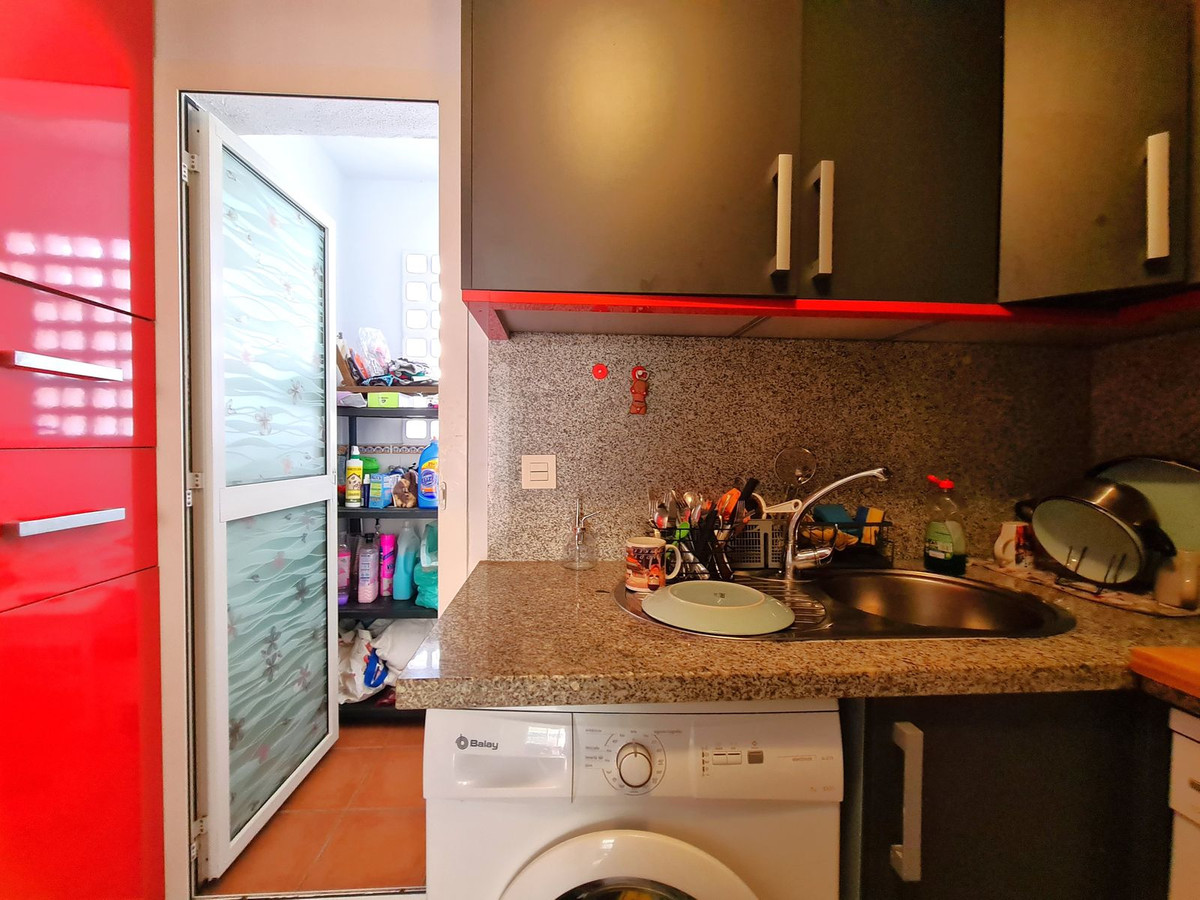 3 Bed, 2 Bath, ApartmentFor Sale, Estepona, Malaga