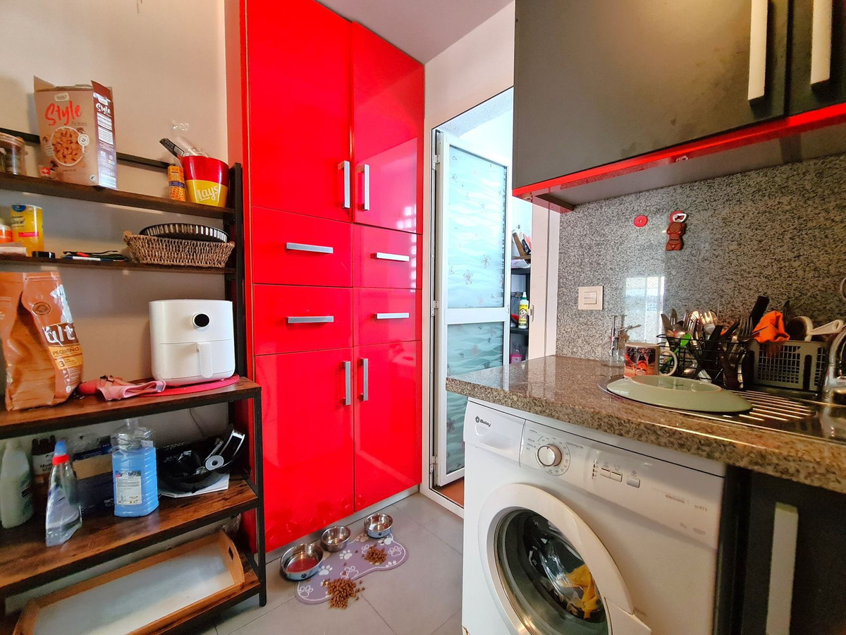 3 Bed, 2 Bath, ApartmentFor Sale, Estepona, Malaga