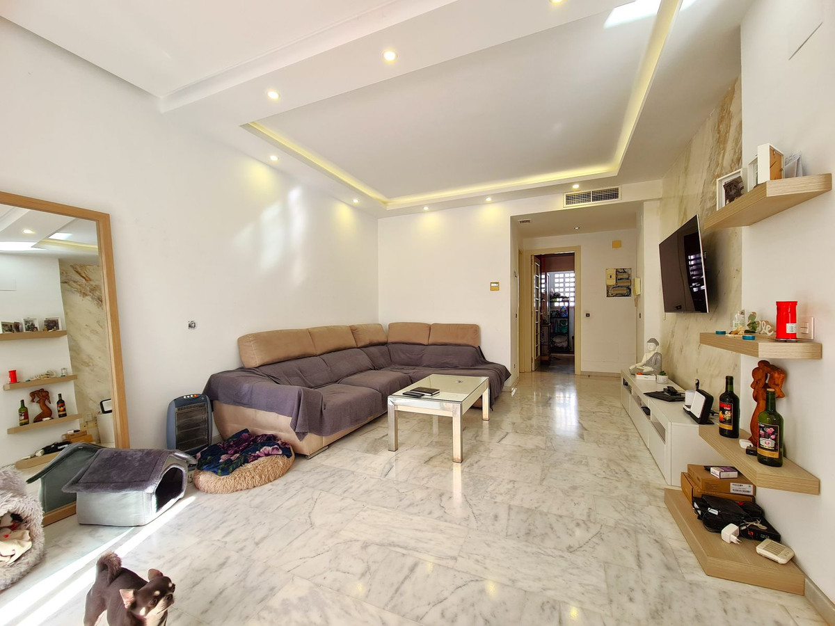 3 Bed, 2 Bath, ApartmentFor Sale, Estepona, Malaga