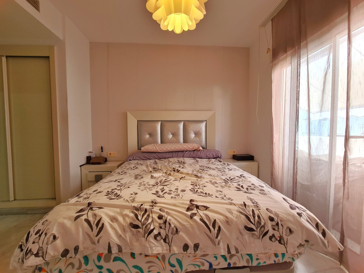 3 Bed, 2 Bath, ApartmentFor Sale, Estepona, Malaga