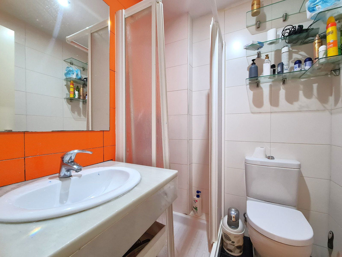 3 Bed, 2 Bath, ApartmentFor Sale, Estepona, Malaga